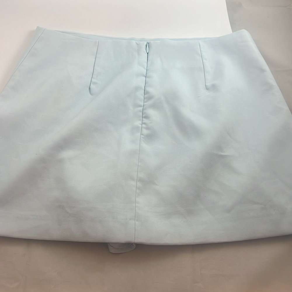Steve Madden - light blue skort with front slit. Size 2. - Picture 2 of 2